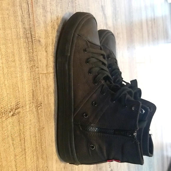 Men Shoes - Picture 1 of 5